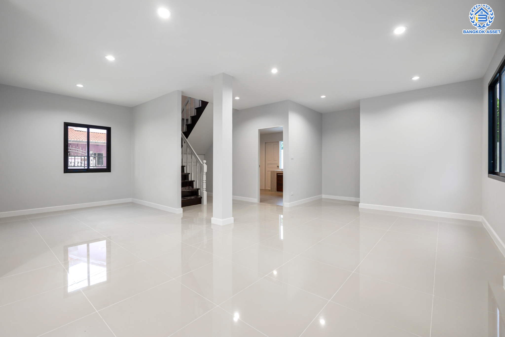 บ้านมือสองตกแต่งใหม่ ม.บ้านสาวิตรี พุทธมณฑลสาย3 หลังมุม เนื้อที่ 56.2 ตร.ว. ฟังก์ชัน 3 ห้องนอน 3 ห้องน้ำ จอดรถได้ 2 คัน บนทำเลใกล้ทางคู่ขนานลอยฟ้าบรมราชชนนี ม.มหิดล เซ็นทรัลศาลายา และรายล้อมด้วยสิ่งอำนวยความสะดวกครบ!